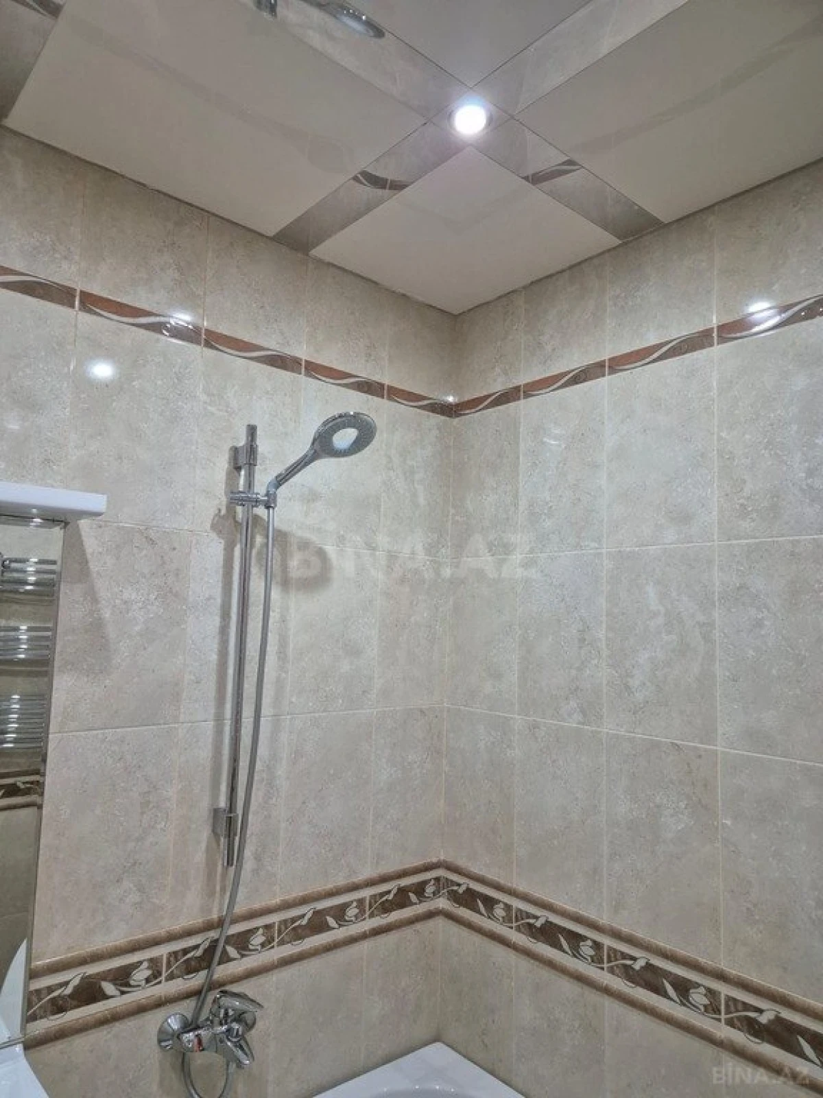 Satılır 3 otaqlı mənzil 129 m²
