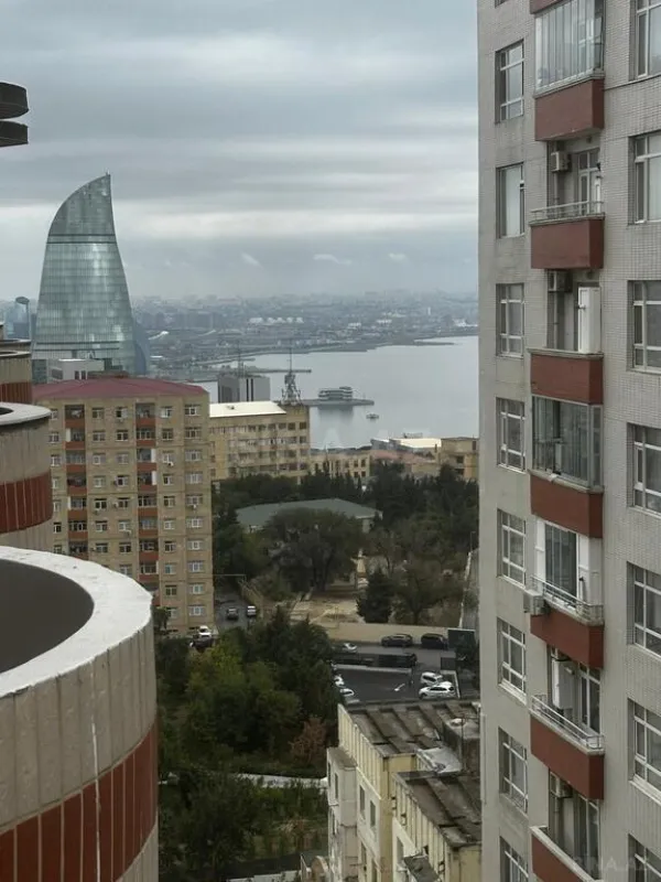 Satılır 2 otaqlı mənzil 100 m²