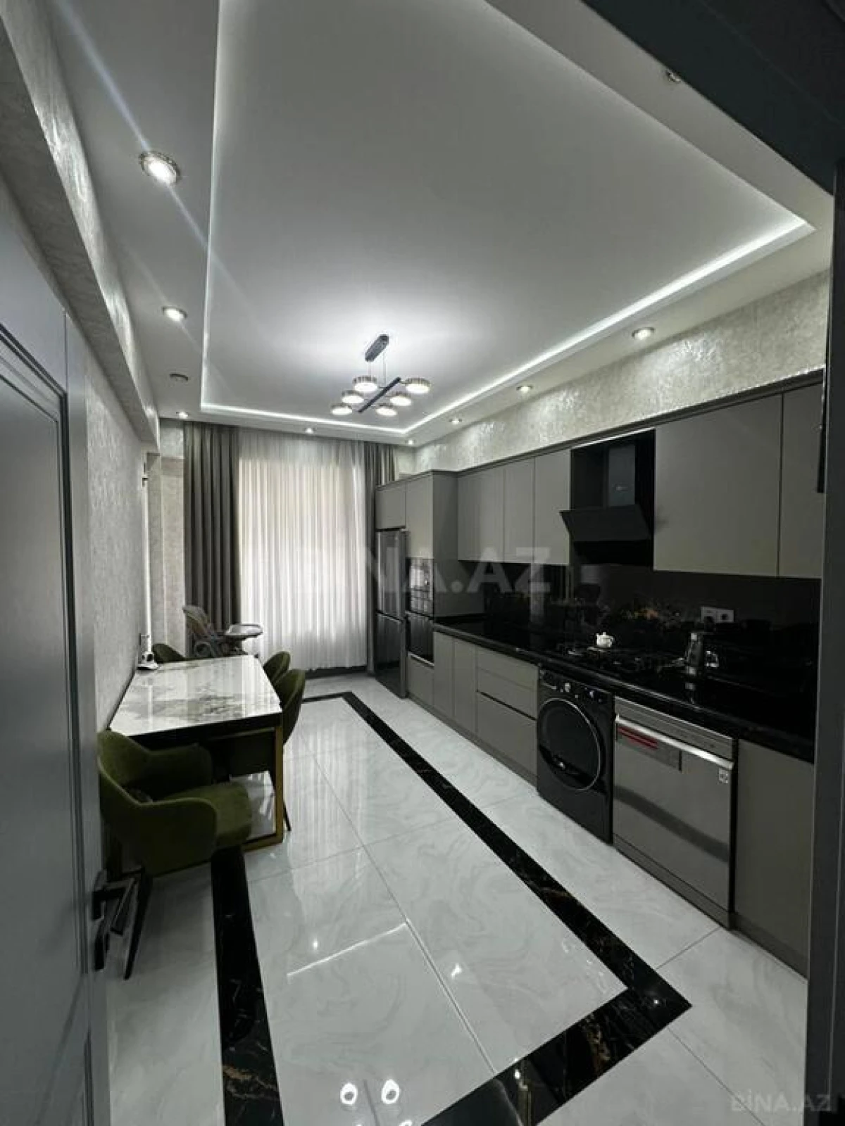 Satılır 2 otaqlı mənzil 100 m²