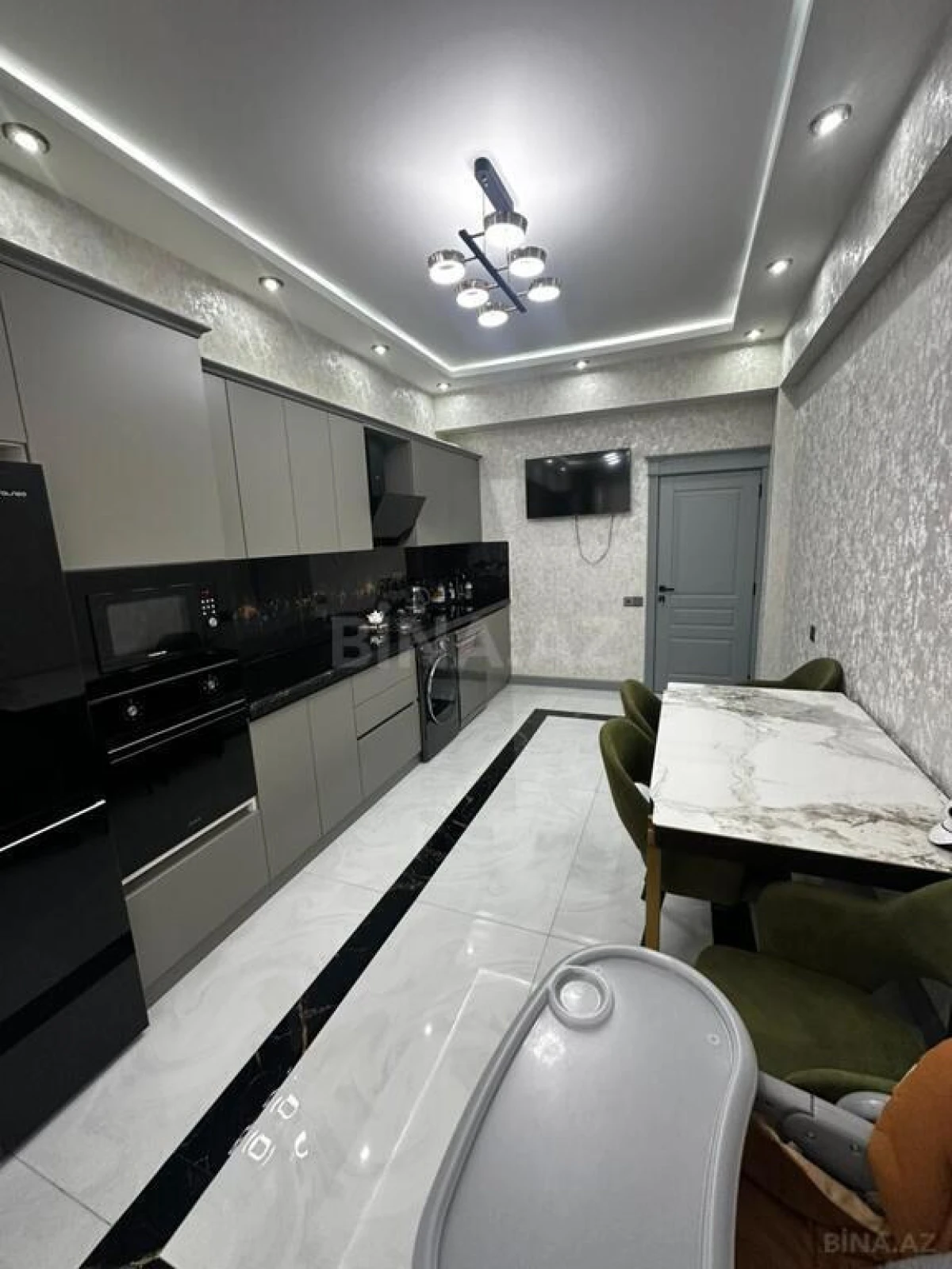 Satılır 2 otaqlı mənzil 100 m²