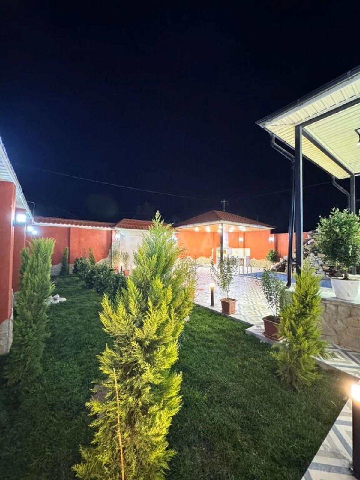 Satılır 4 otaqlı həyət evi 200 m²