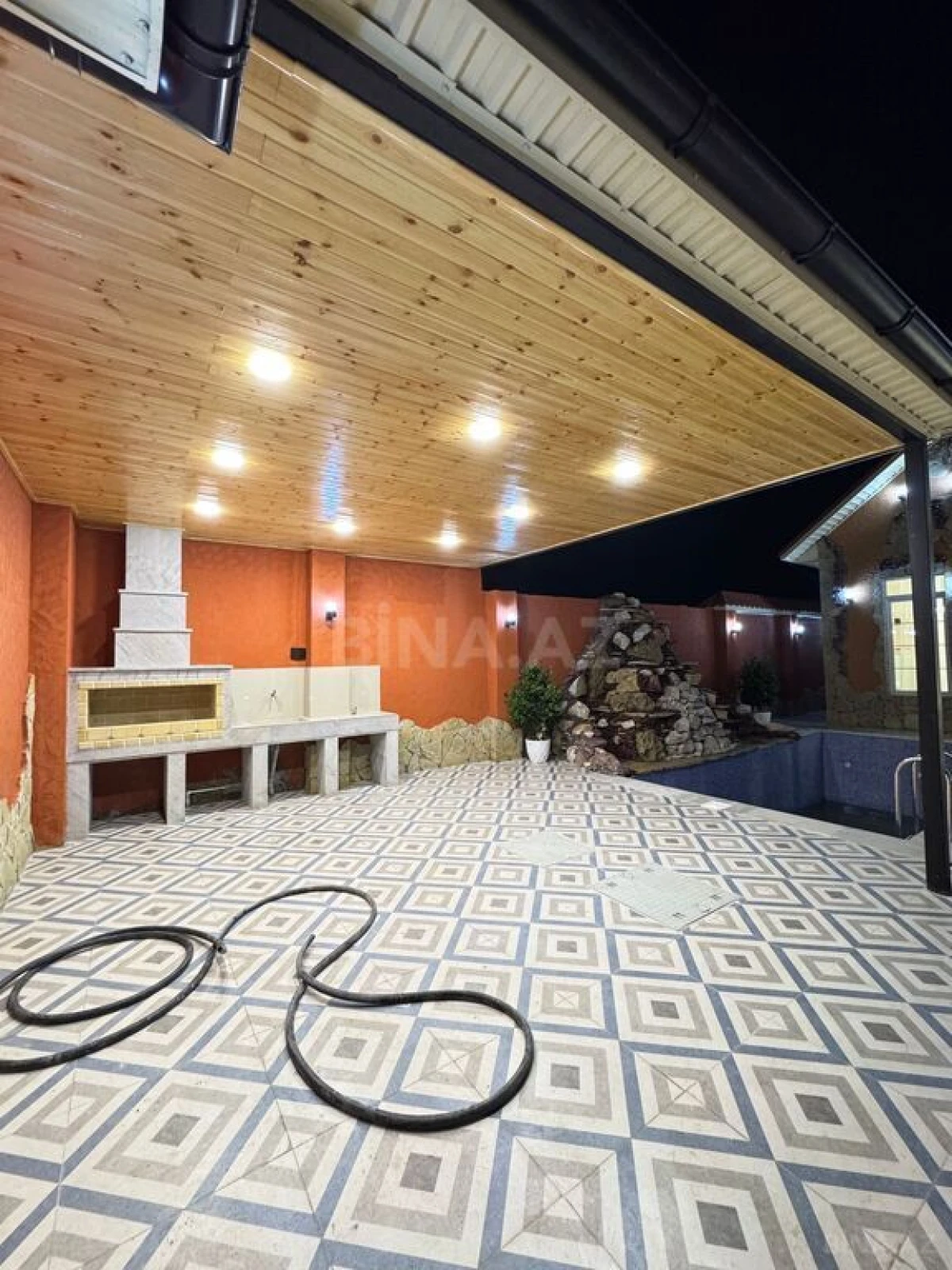 Satılır 4 otaqlı həyət evi 200 m²