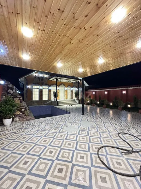 Satılır 4 otaqlı həyət evi 200 m²