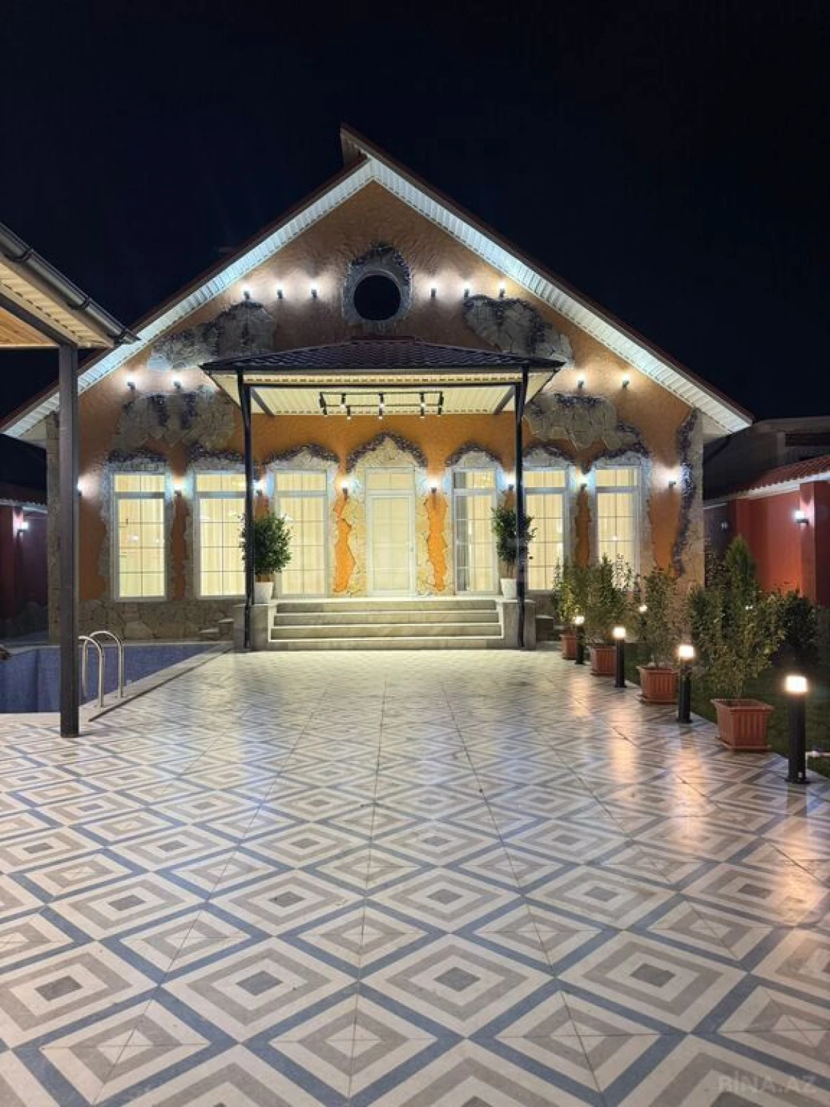 Satılır 4 otaqlı həyət evi 200 m²