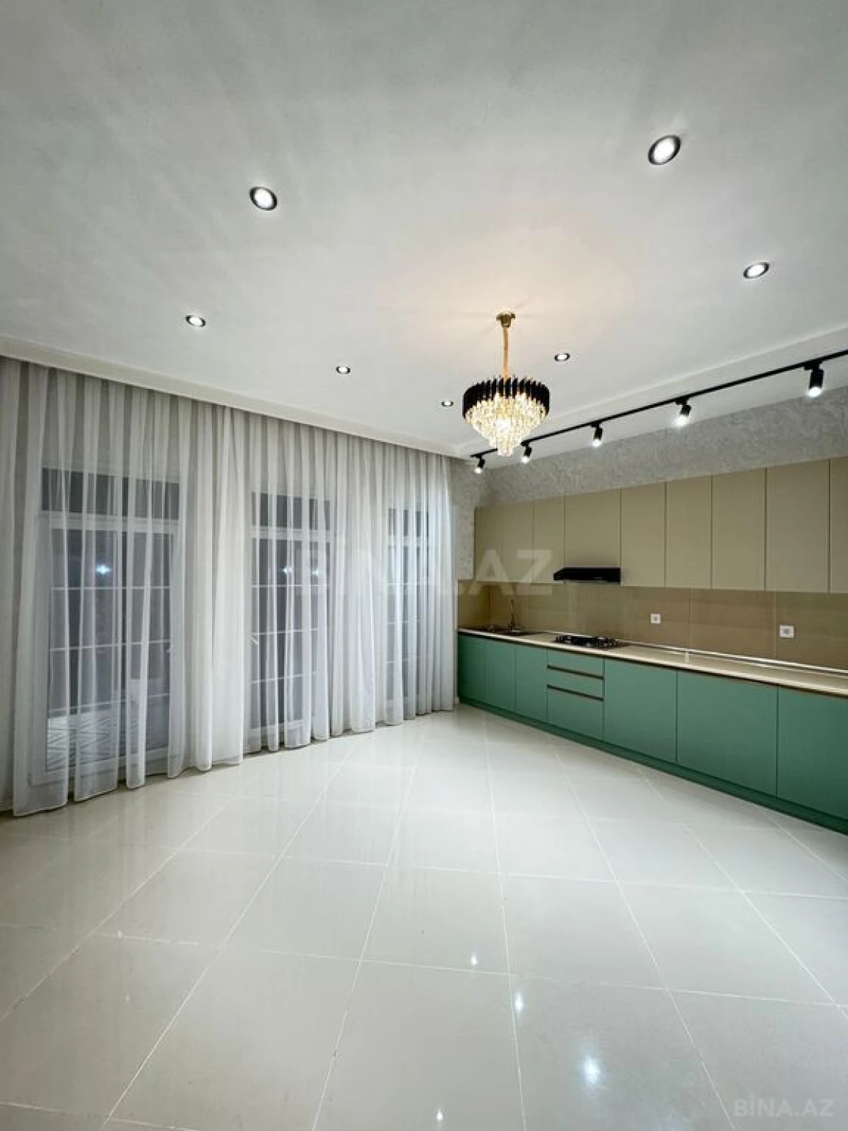 Satılır 4 otaqlı həyət evi 200 m²