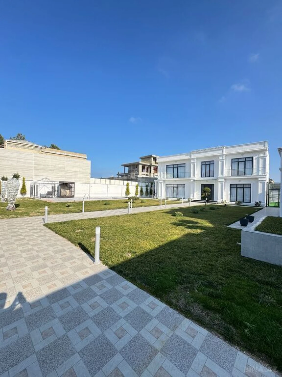 Satılır 5 otaqlı həyət evi 450 m²