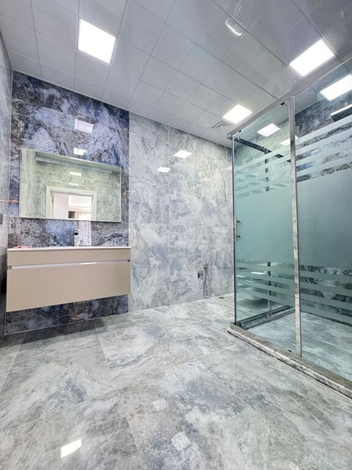 Satılır 5 otaqlı həyət evi 450 m²