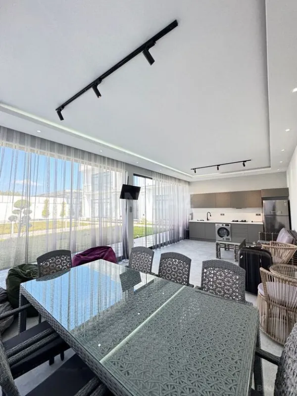 Satılır 5 otaqlı həyət evi 450 m²