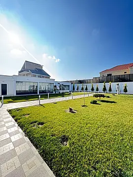 Satılır 5 otaqlı həyət evi 450 m²