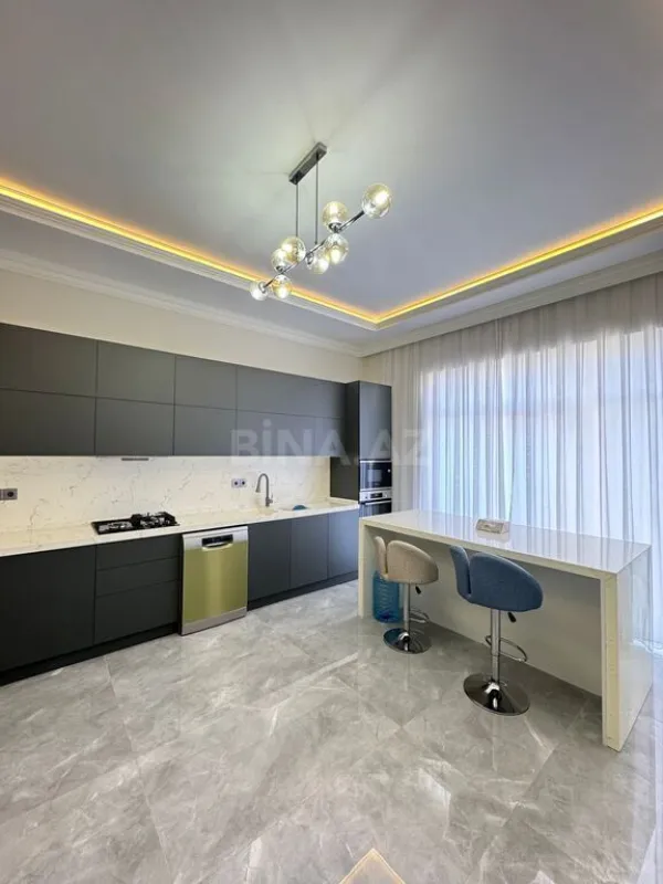 Satılır 5 otaqlı həyət evi 450 m²