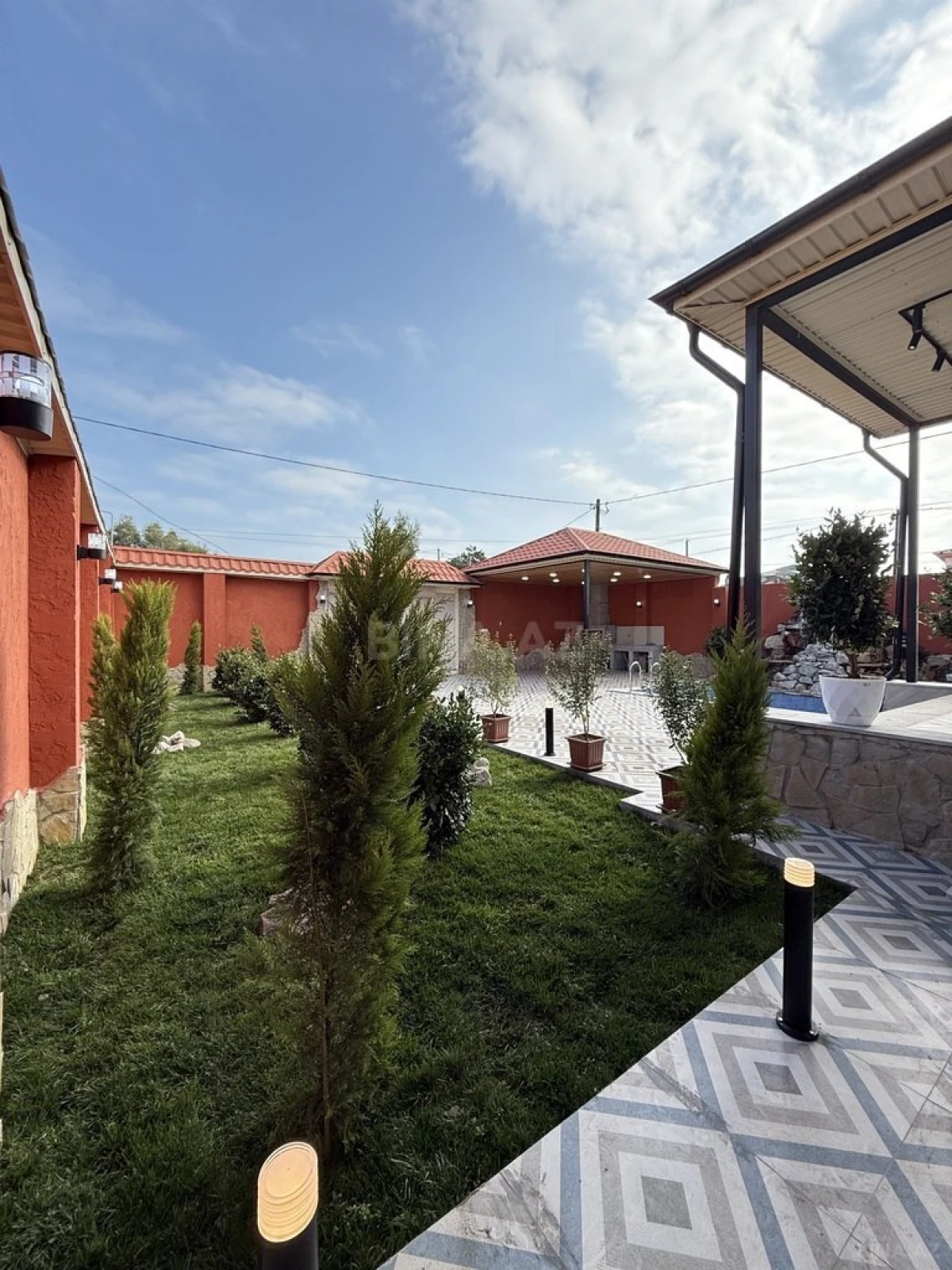 Satılır 4 otaqlı həyət evi 150 m²