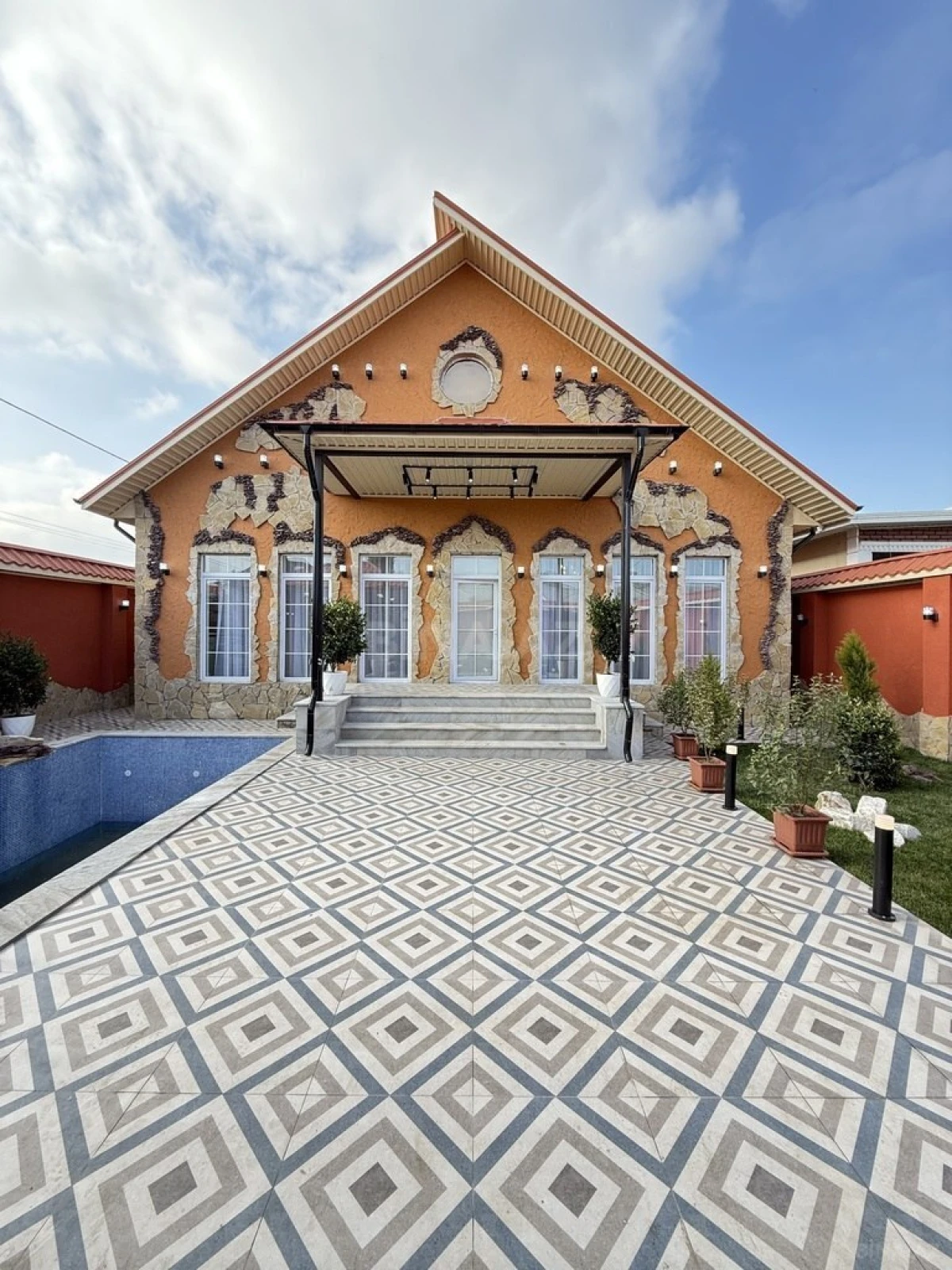 Satılır 4 otaqlı həyət evi 150 m²