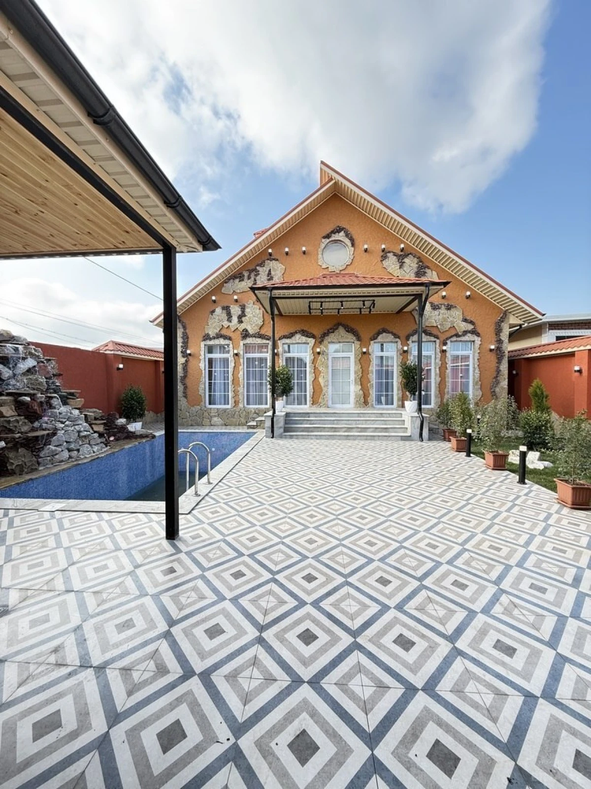 Satılır 4 otaqlı həyət evi 150 m²