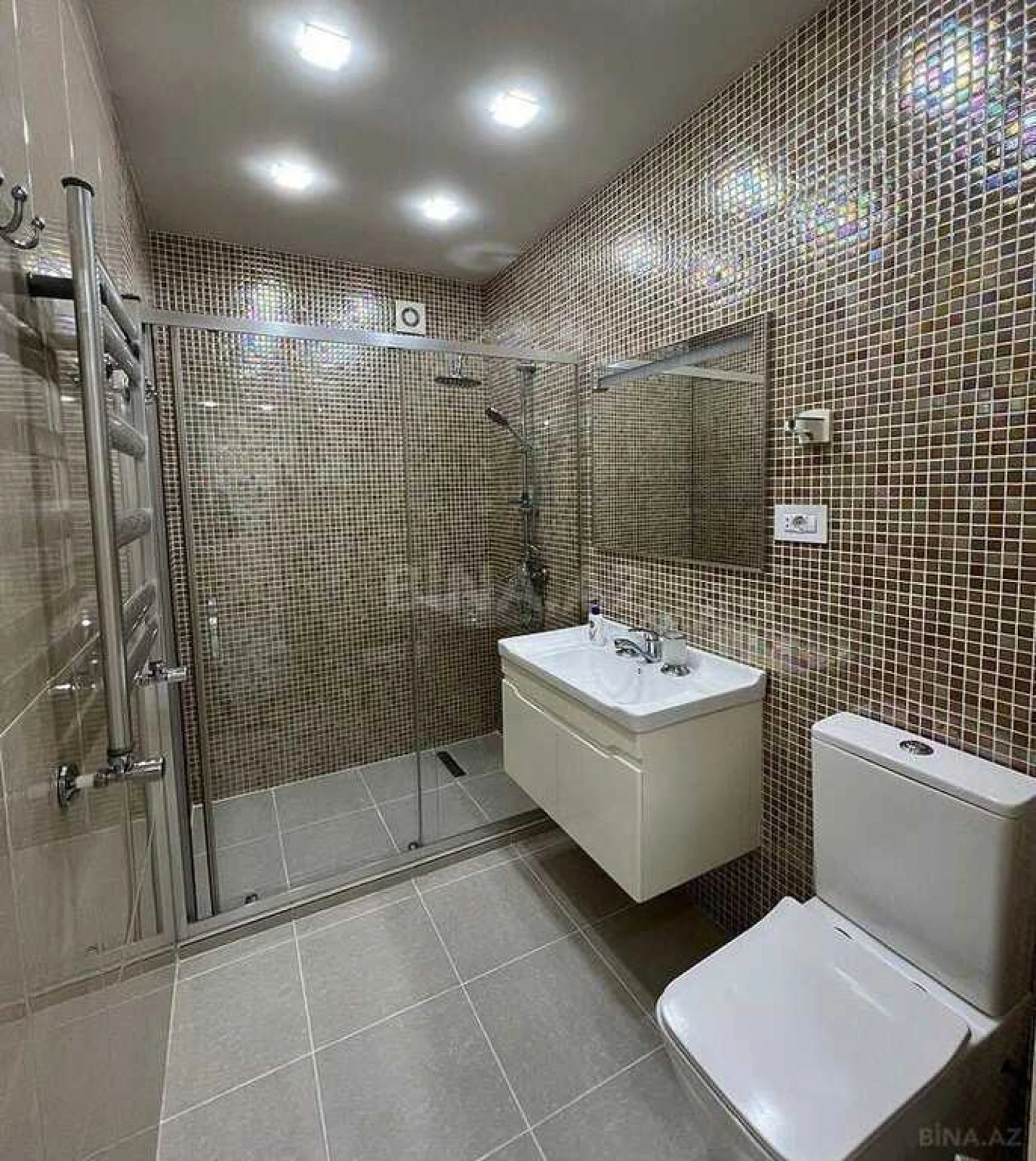 Satılır 2 otaqlı mənzil 83 m²