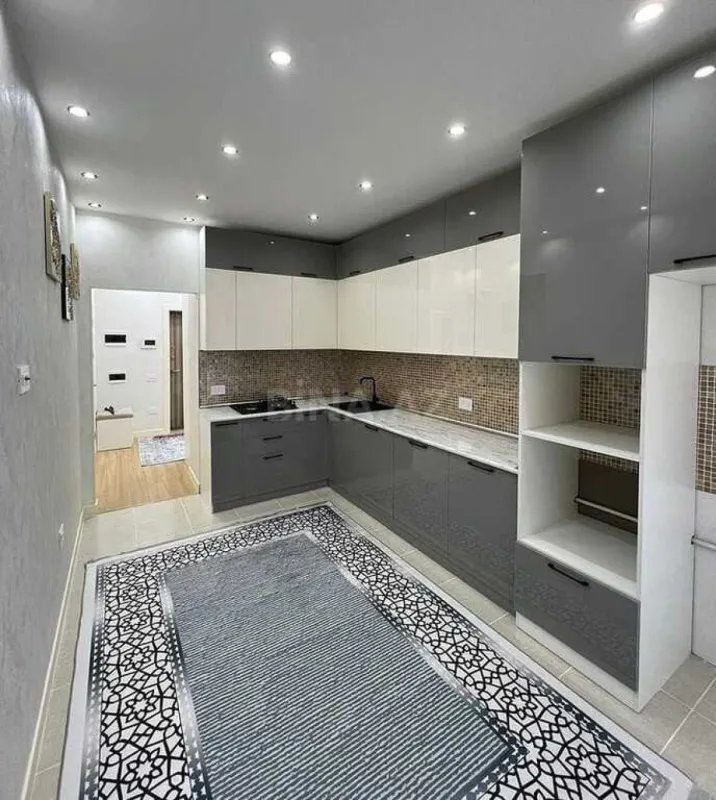 Satılır 2 otaqlı mənzil 83 m²