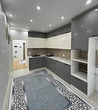 Satılır 2 otaqlı mənzil 83 m²