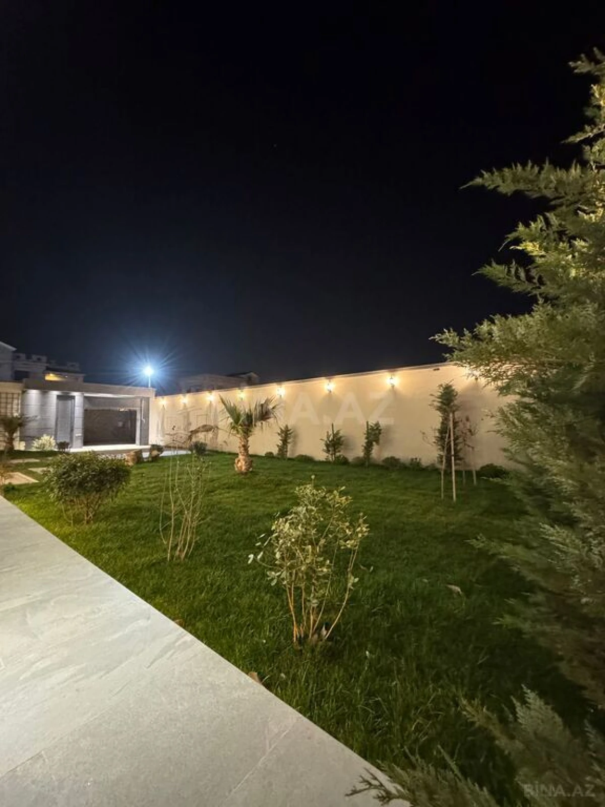 Satılır 5 otaqlı həyət evi 220 m²