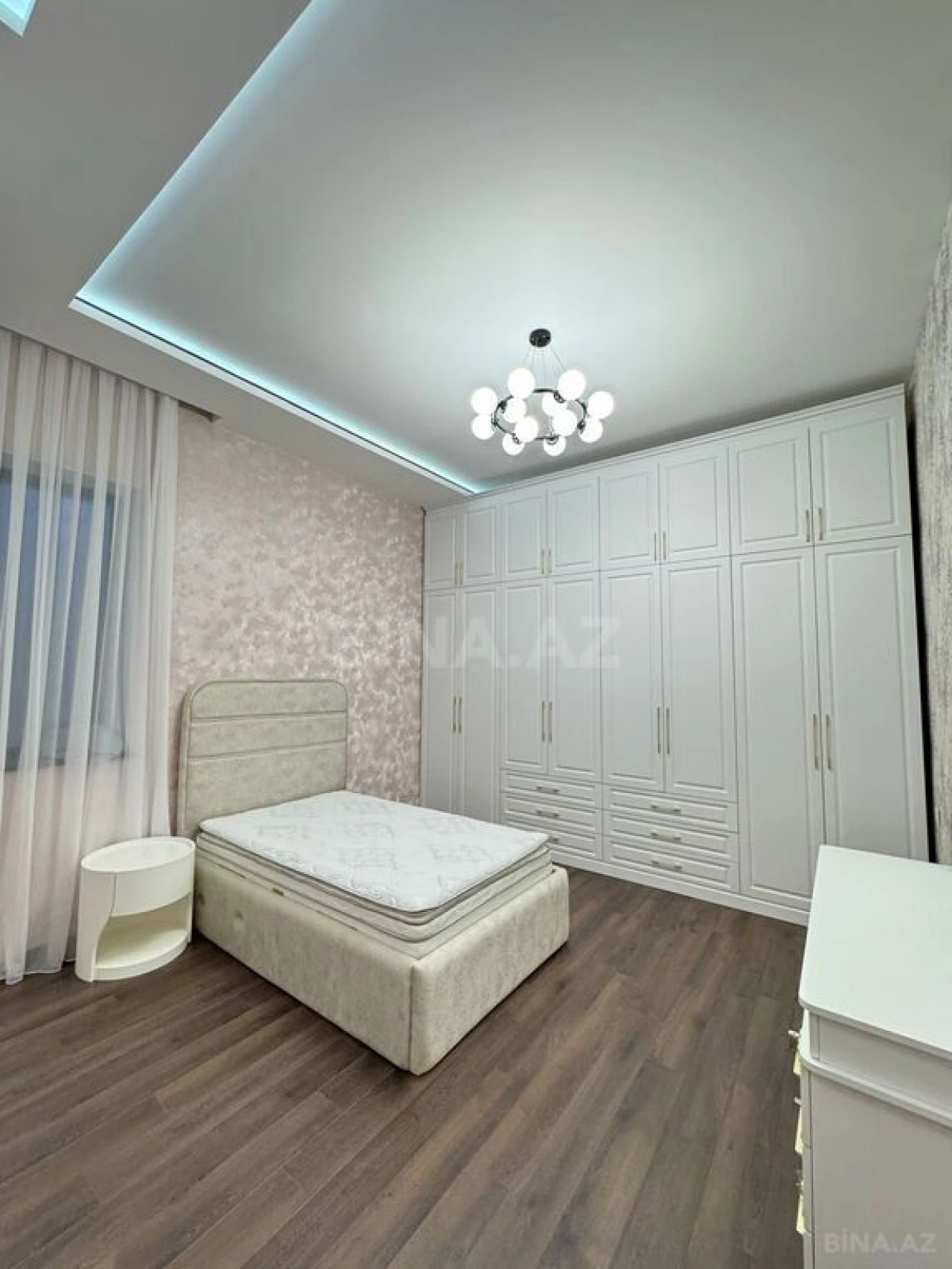 Satılır 5 otaqlı həyət evi 220 m²