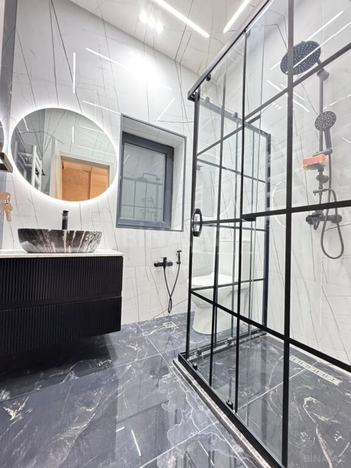 Satılır 5 otaqlı həyət evi 220 m²