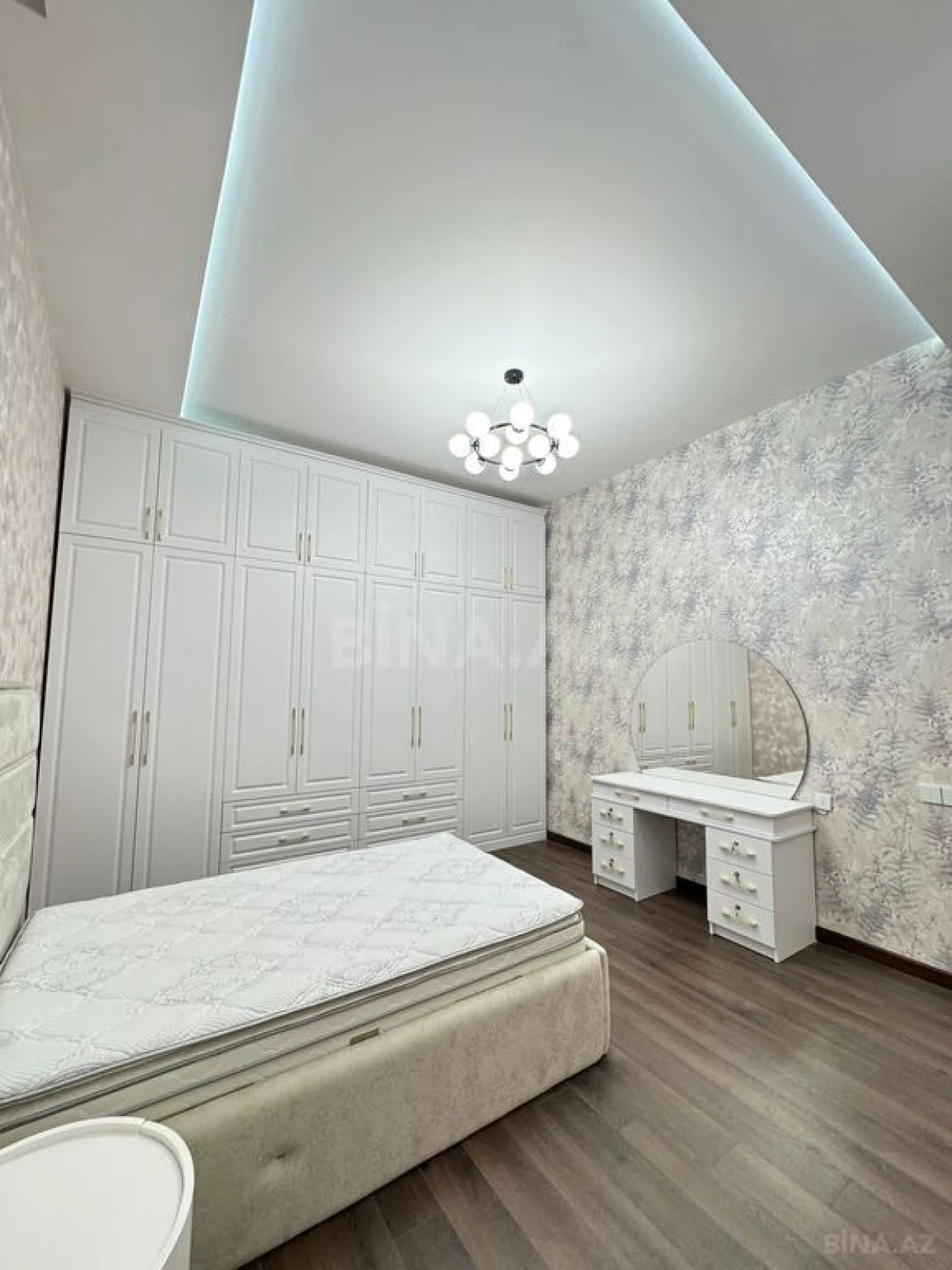 Satılır 5 otaqlı həyət evi 220 m²