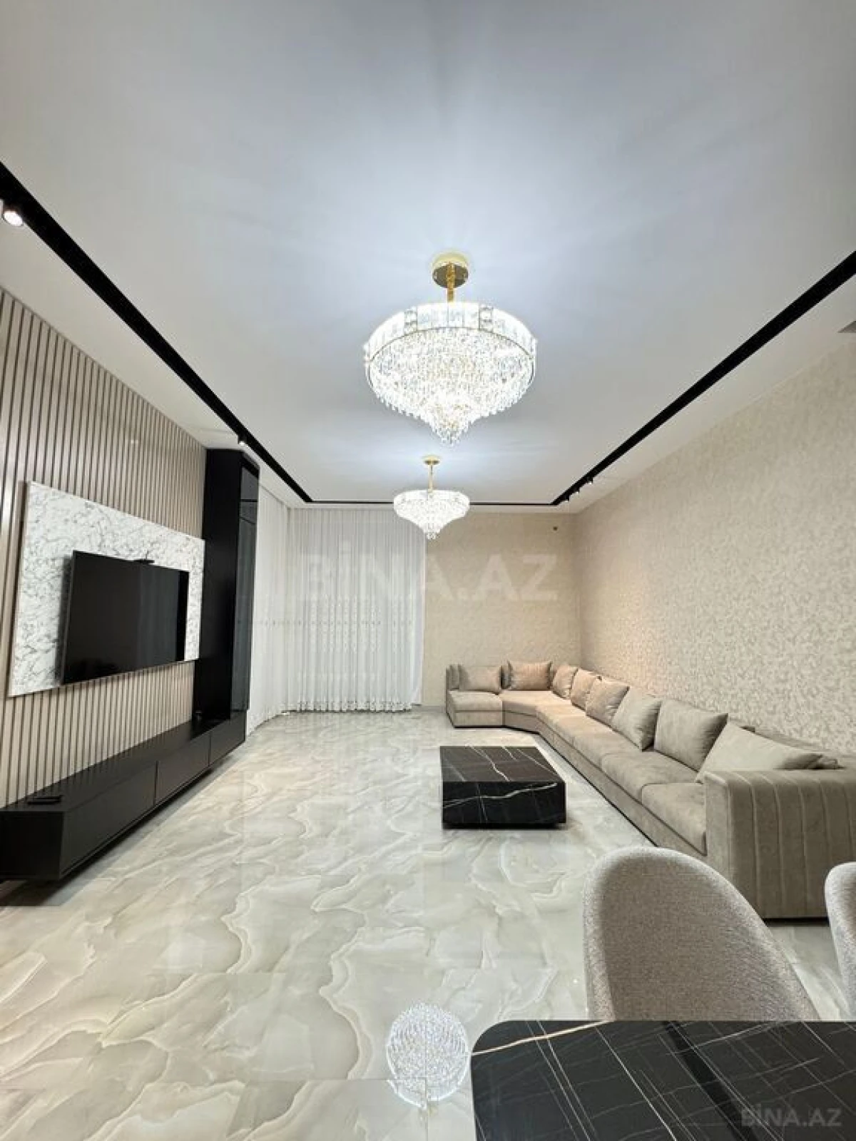 Satılır 5 otaqlı həyət evi 220 m²