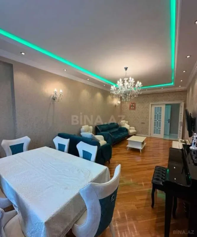 Satılır 3 otaqlı mənzil 130 m²