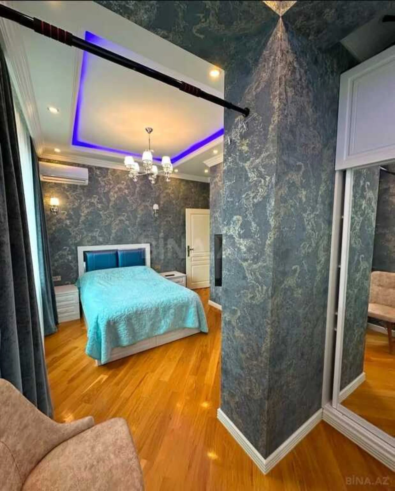Satılır 3 otaqlı mənzil 130 m²