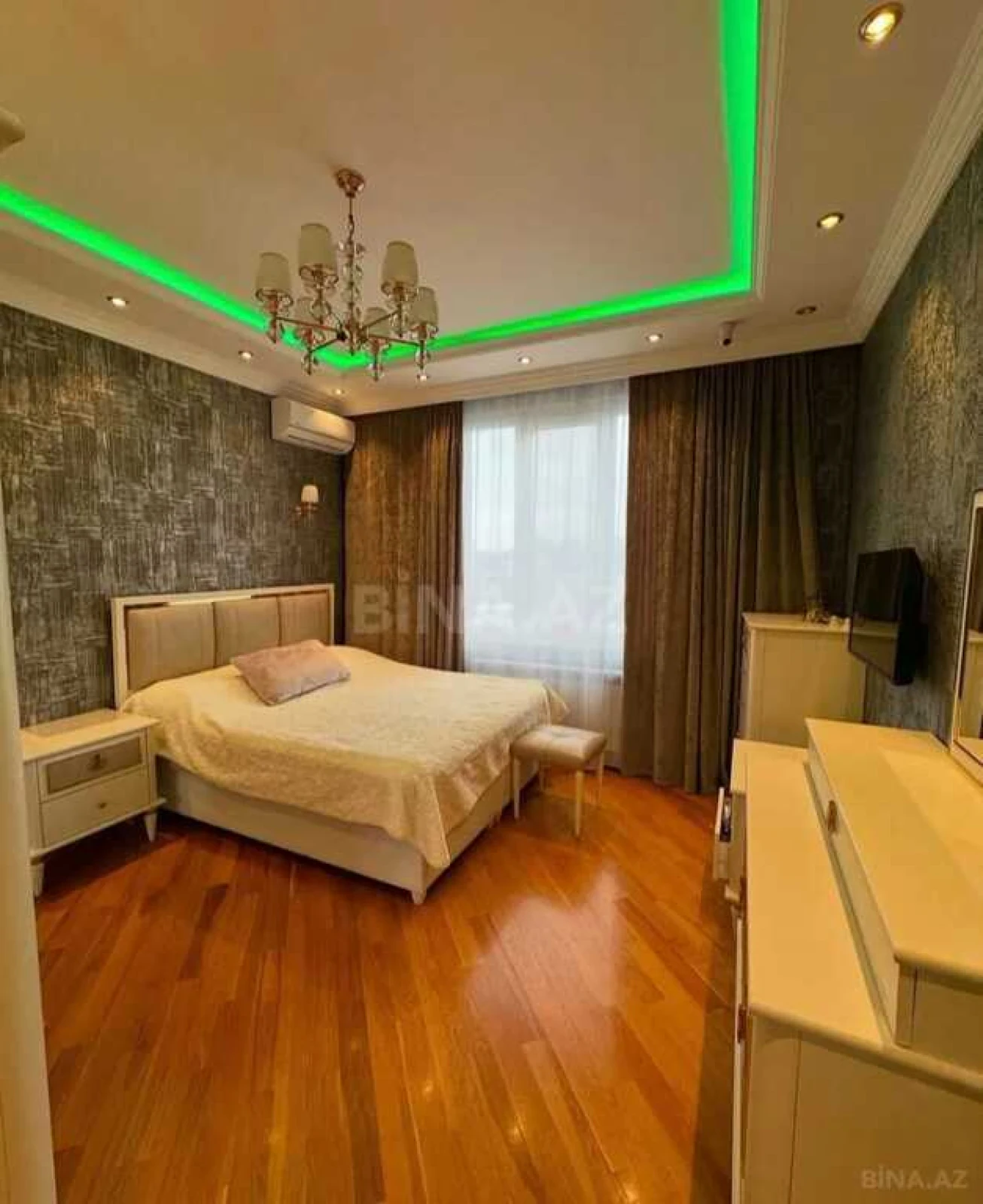 Satılır 3 otaqlı mənzil 130 m²