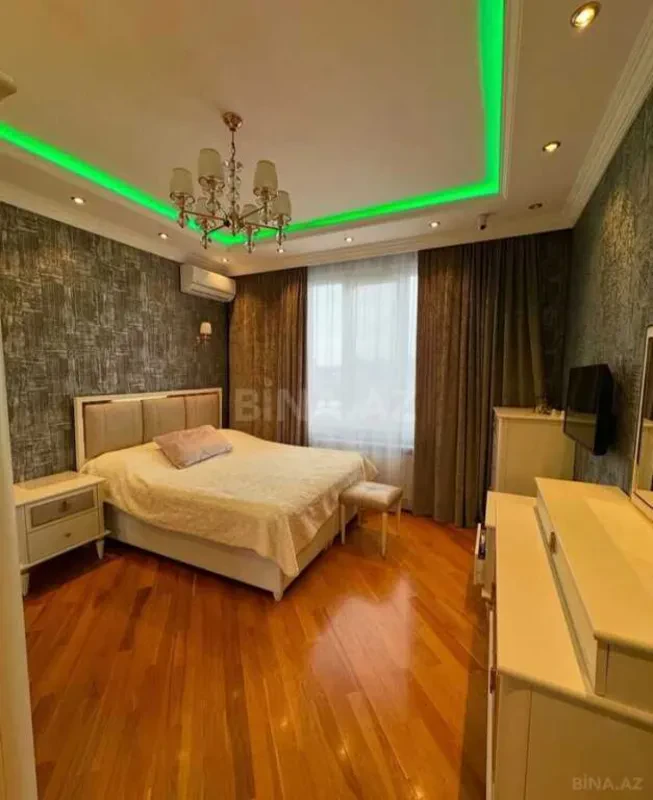 Satılır 3 otaqlı mənzil 130 m²