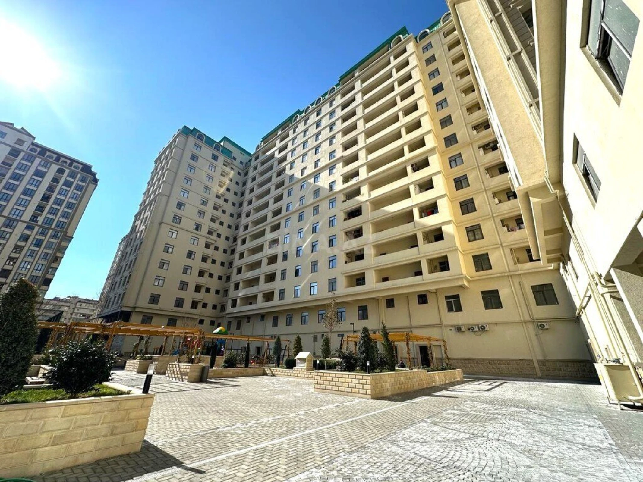 Satılır 3 otaqlı mənzil 170 m²