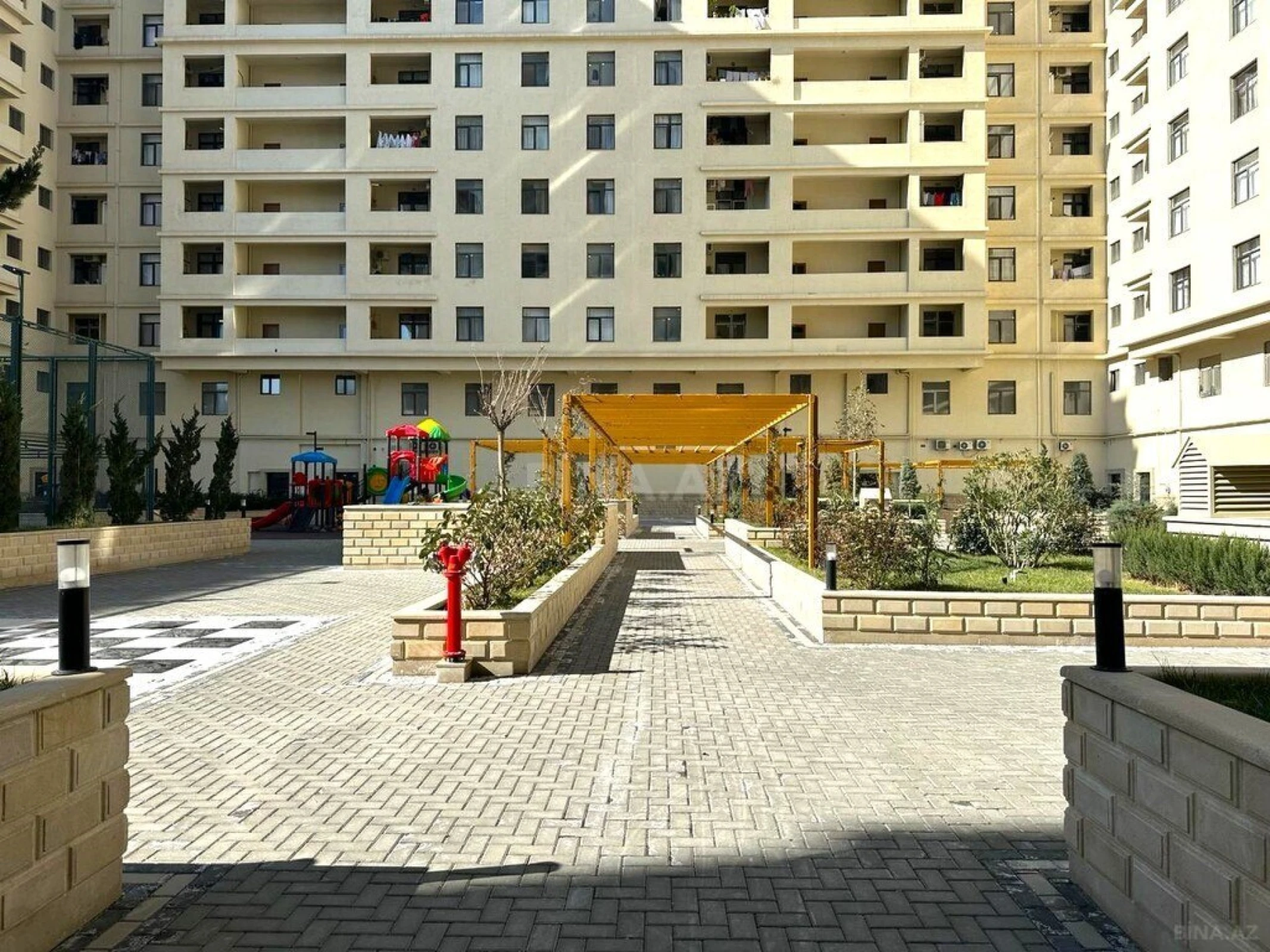 Satılır 3 otaqlı mənzil 170 m²