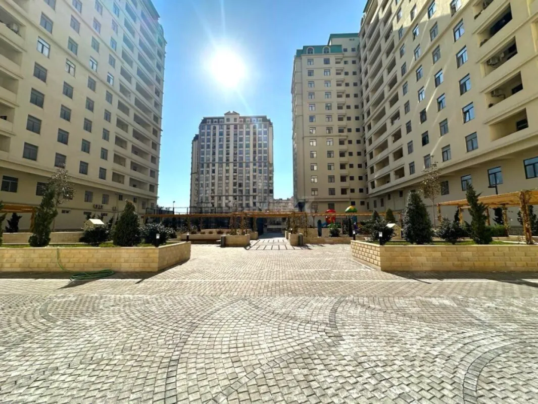 Satılır 3 otaqlı mənzil 170 m²