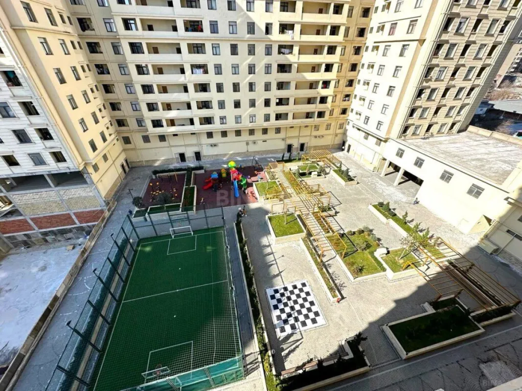Satılır 3 otaqlı mənzil 170 m²