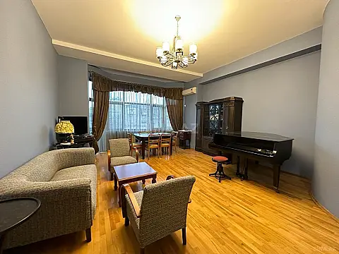 Kirayə verilir 3 otaqlı mənzil 90 m² — Bakı, Sahil qəs. 3 otaq 90.00 m²