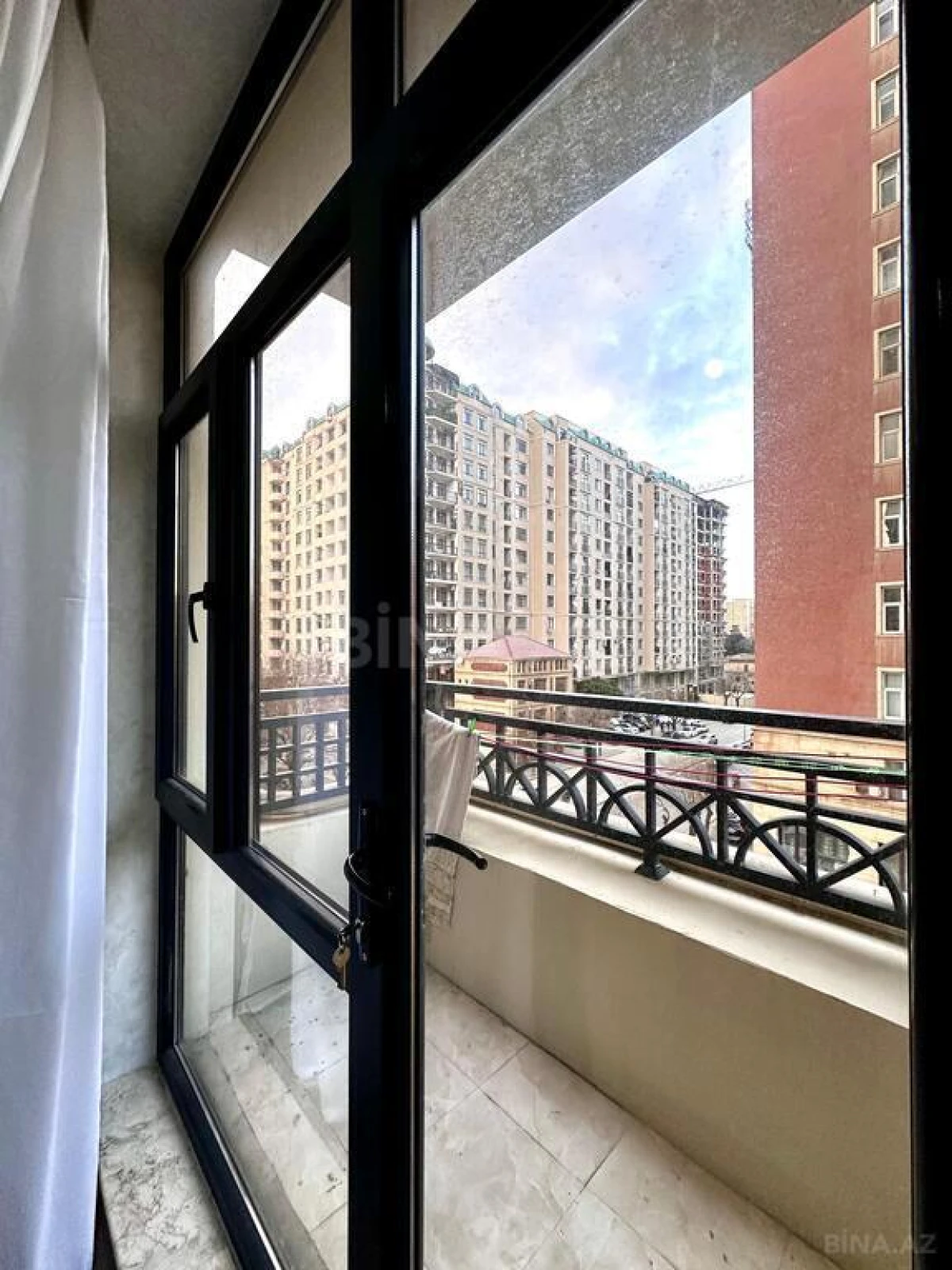 Satılır 3 otaqlı mənzil 105 m²
