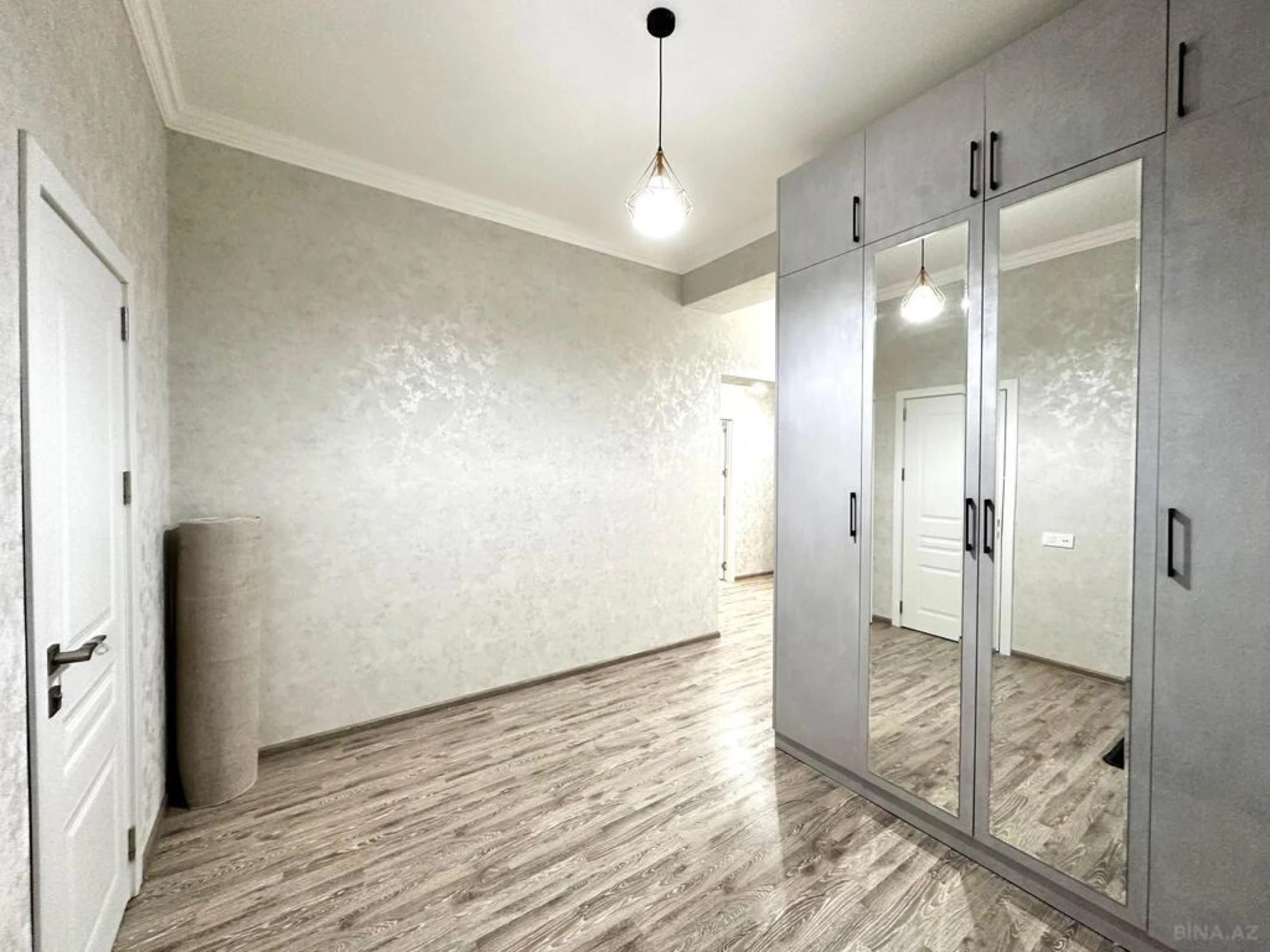 Satılır 3 otaqlı mənzil 105 m²