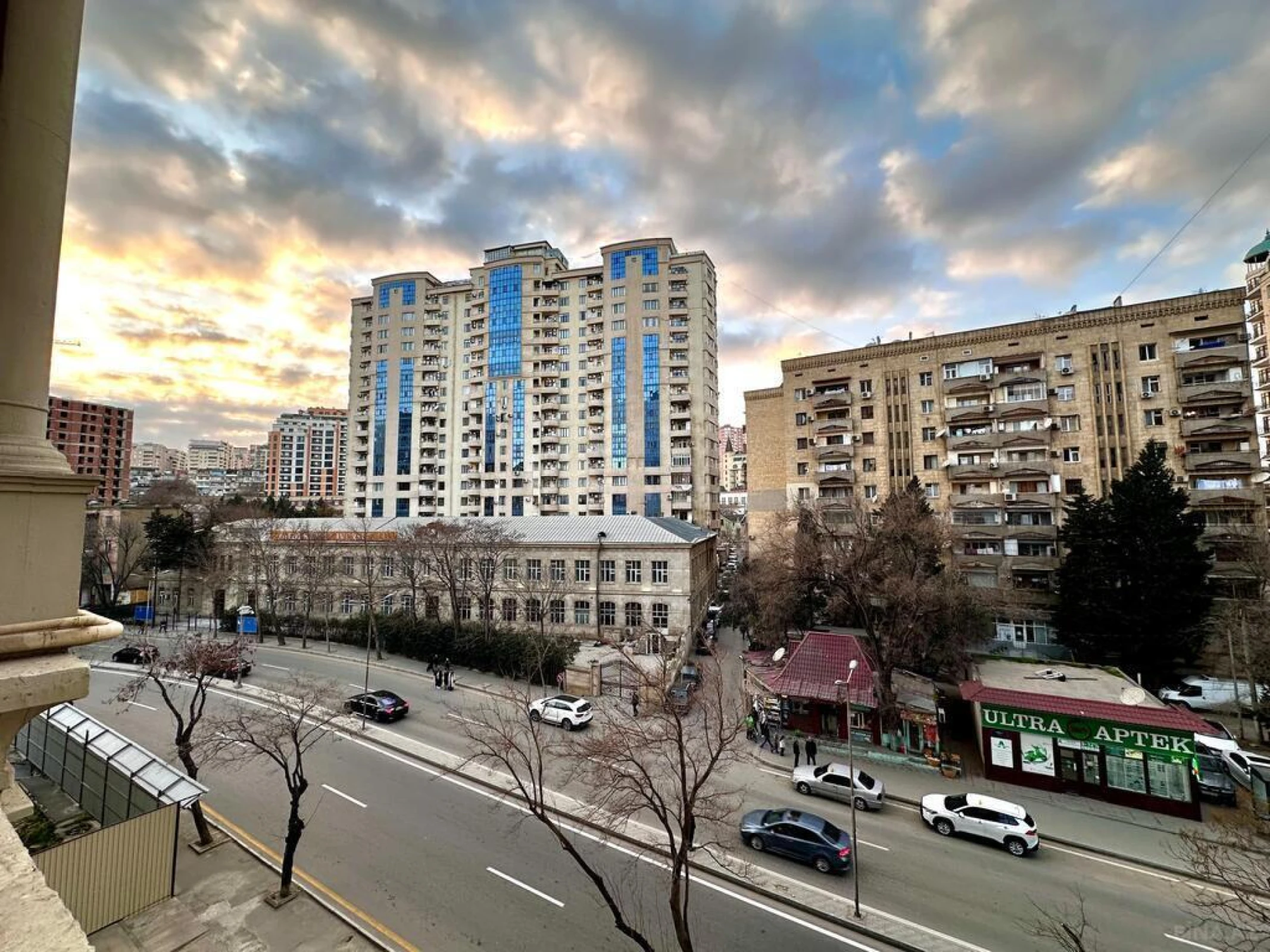 Satılır 3 otaqlı mənzil 105 m²