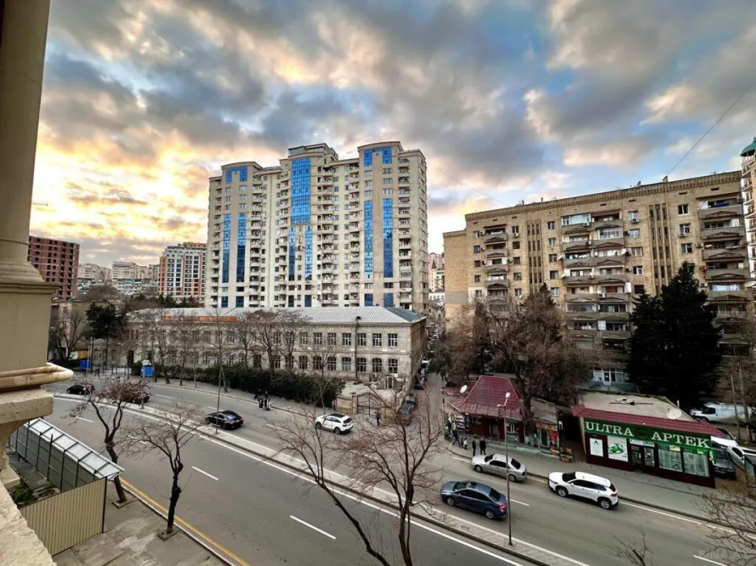 Satılır 3 otaqlı mənzil 105 m²