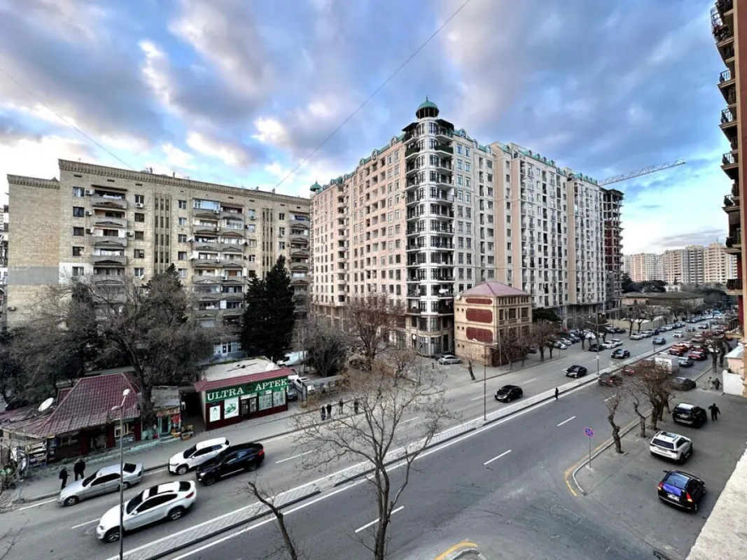 Satılır 3 otaqlı mənzil 105 m²