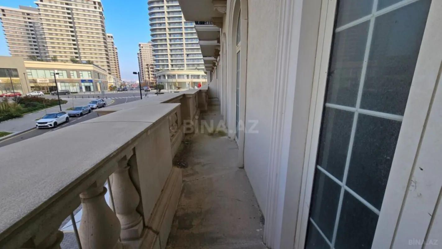 Satılır 3 otaqlı mənzil 145 m²