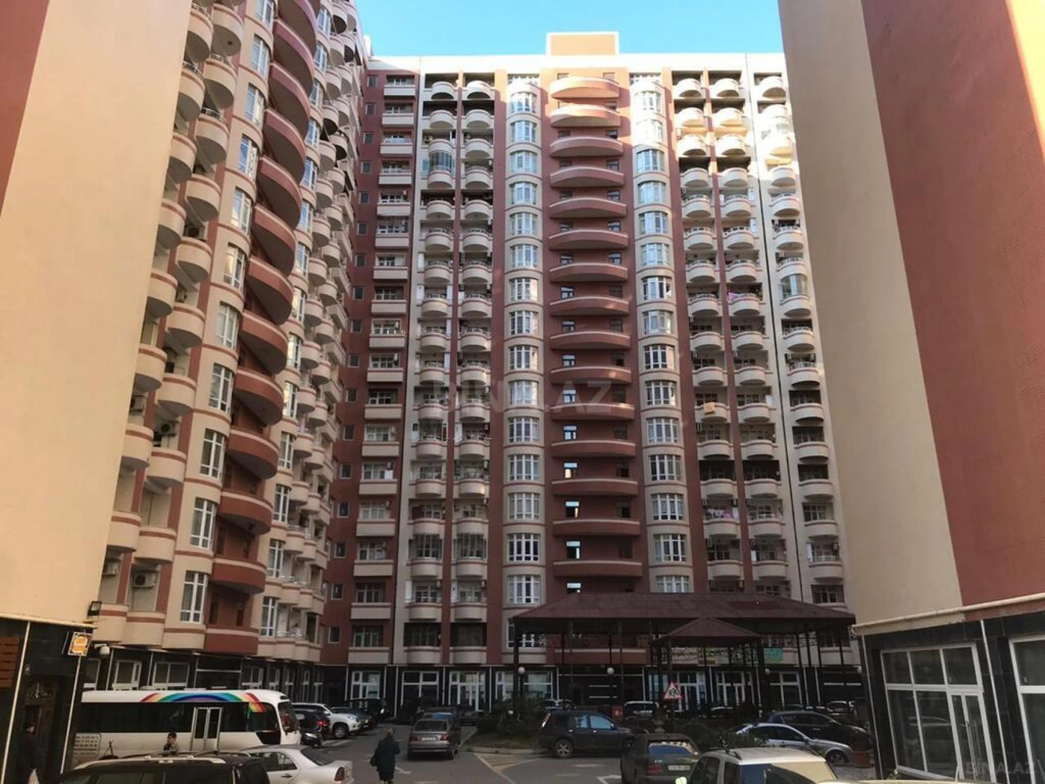 Satılır 3 otaqlı mənzil 140 m²