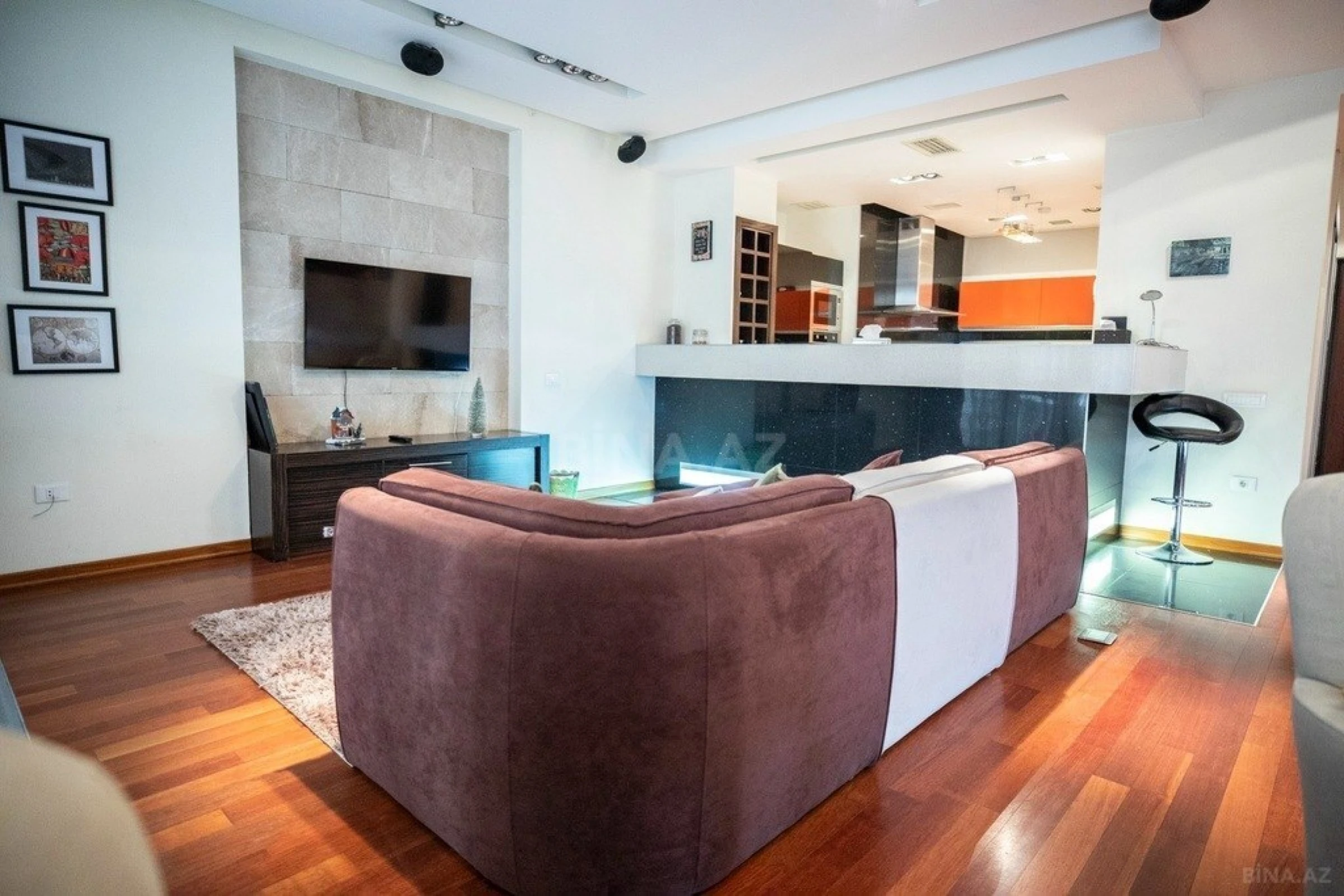 Satılır 3 otaqlı mənzil 121 m²