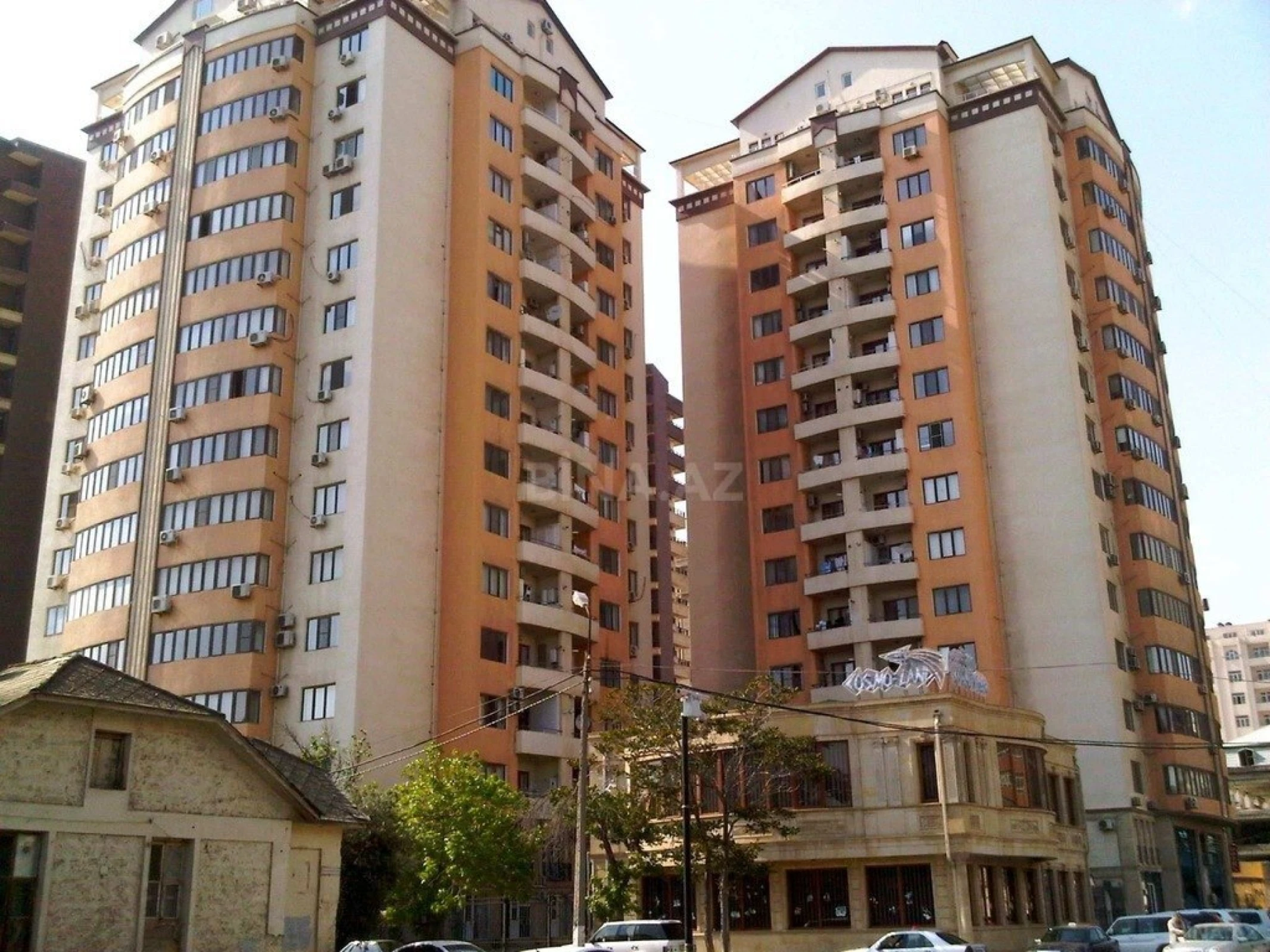 Satılır 3 otaqlı mənzil 121 m²