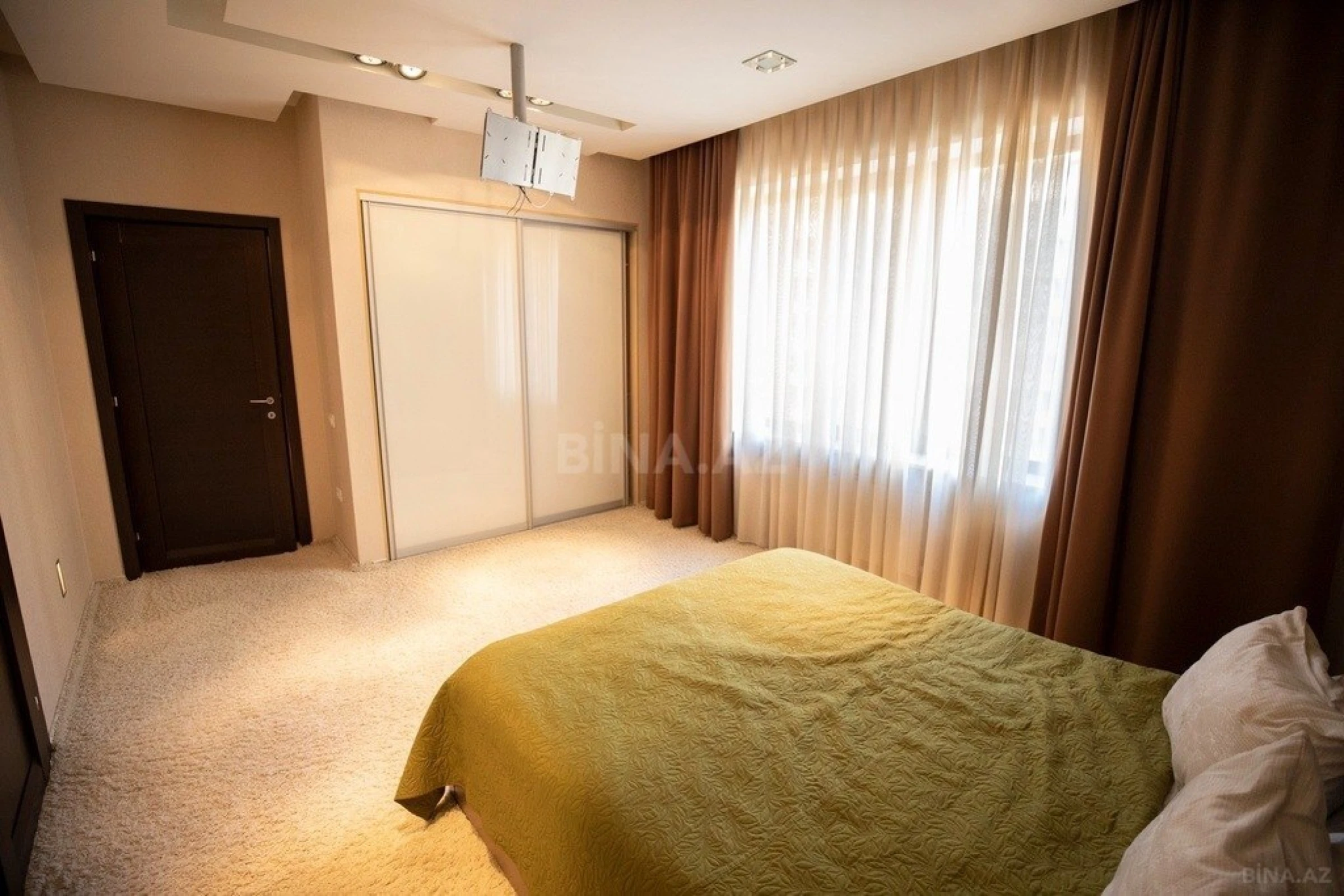 Satılır 3 otaqlı mənzil 121 m²