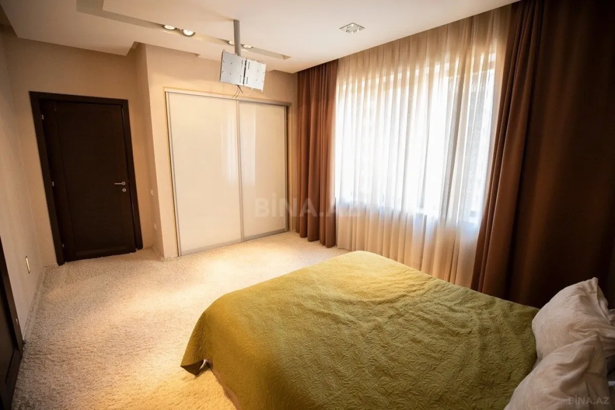 Satılır 3 otaqlı mənzil 121 m²