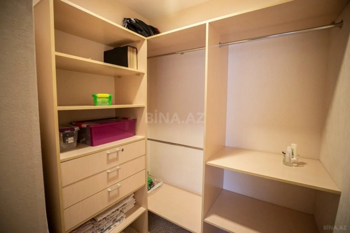 Satılır 3 otaqlı mənzil 121 m²