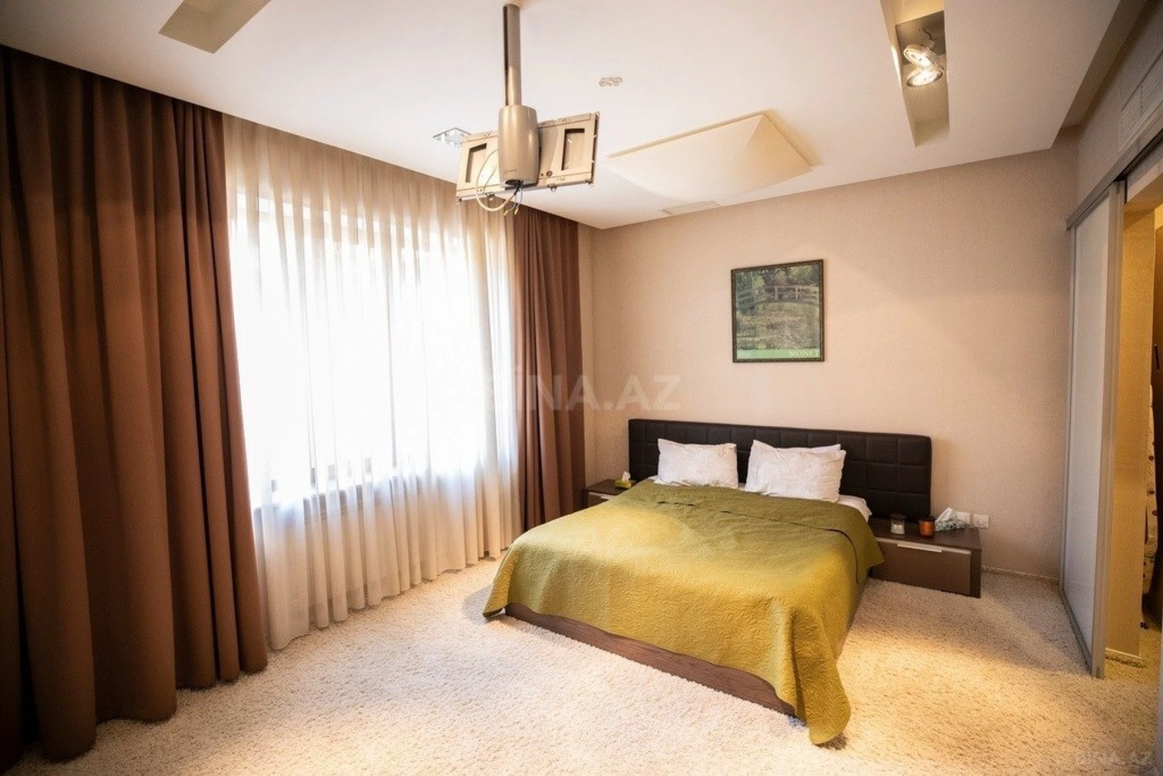 Satılır 3 otaqlı mənzil 121 m²