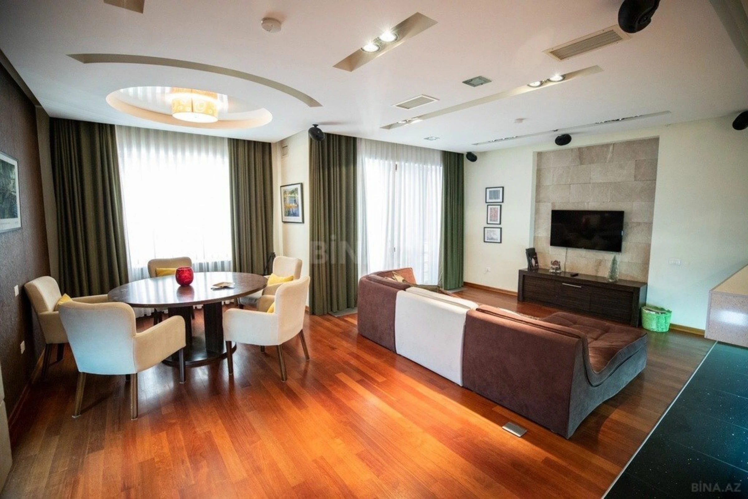 Satılır 3 otaqlı mənzil 121 m²