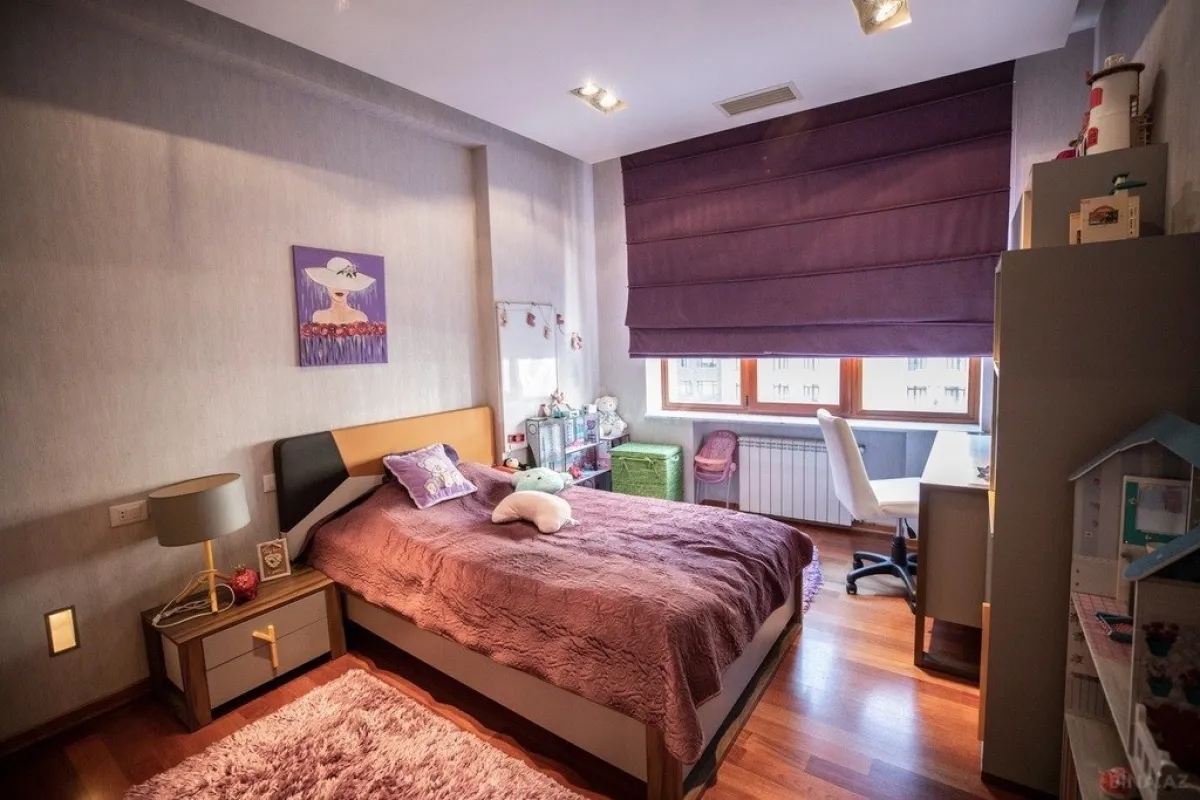 Satılır 3 otaqlı mənzil 121 m²