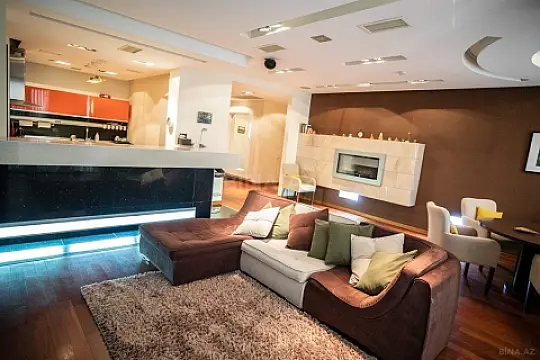 Satılır 3 otaqlı mənzil 121 m²